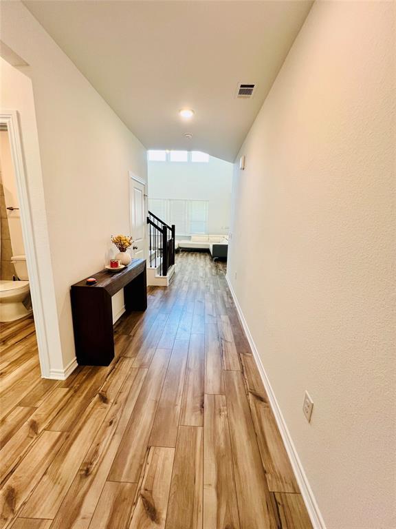 Building Photo - 15826 Dove Holw Dr