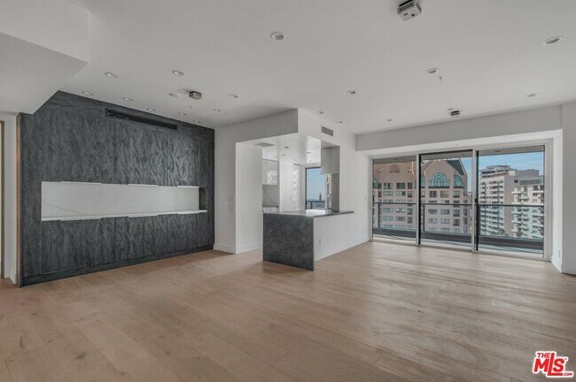 Building Photo - 10490 Wilshire Blvd