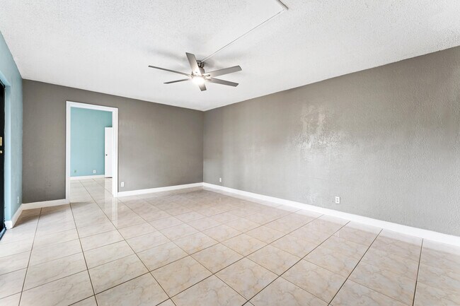 Building Photo - 301 Waterview Dr