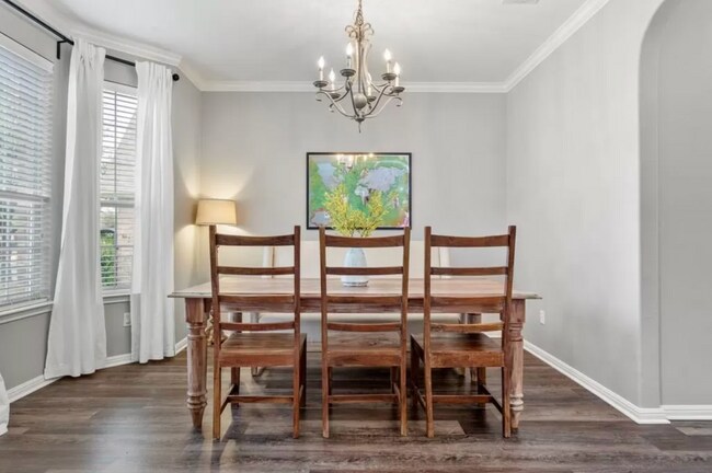 Building Photo - 3917 Links Ln