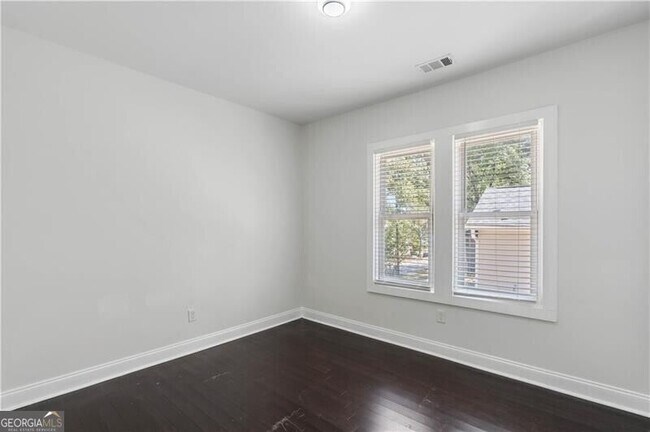Building Photo - 954 Byron Dr SW