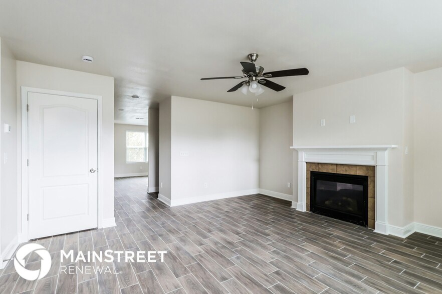 Building Photo - 12087 Parkview Trace Dr