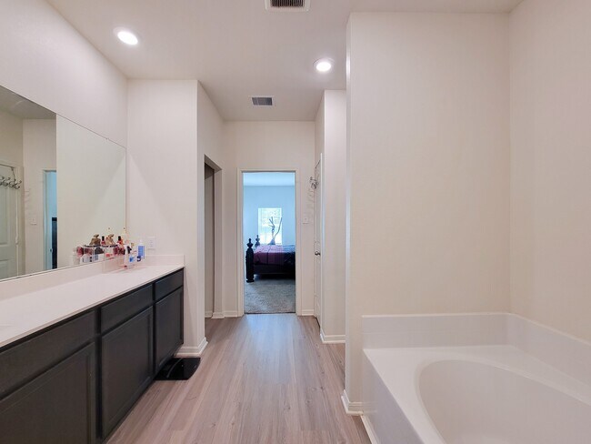 Building Photo - 10793 Castle Rock Dr