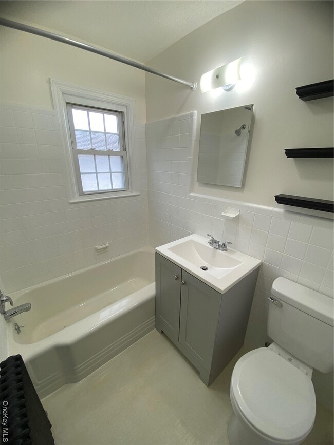 Building Photo - 2 George St