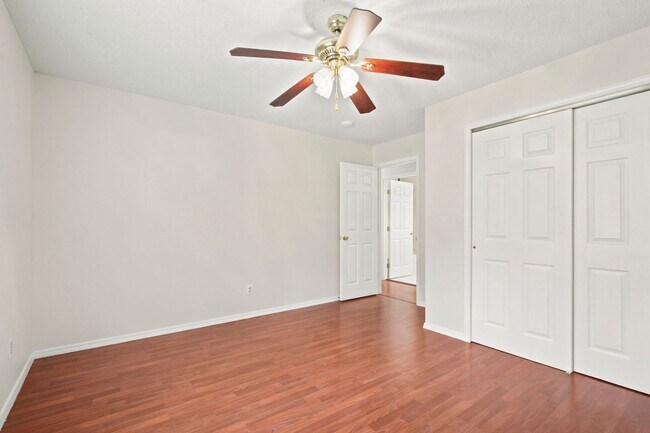 Building Photo - 511 E Dyann Dr