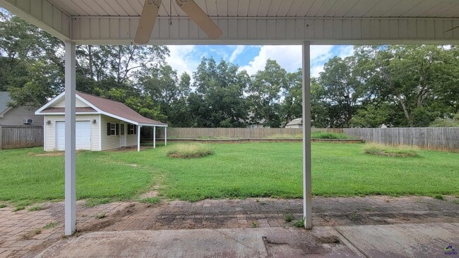 Building Photo - 203 Duke Ln