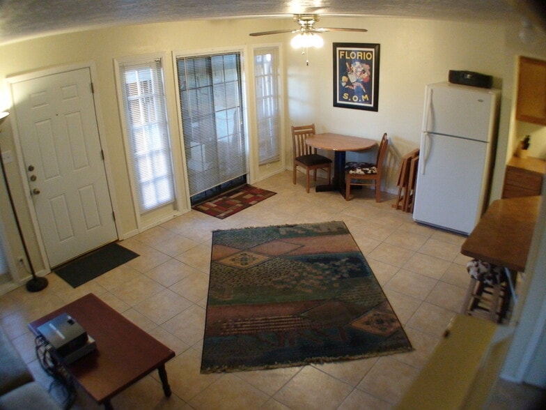 Building Photo - 8616 Putnam Dr