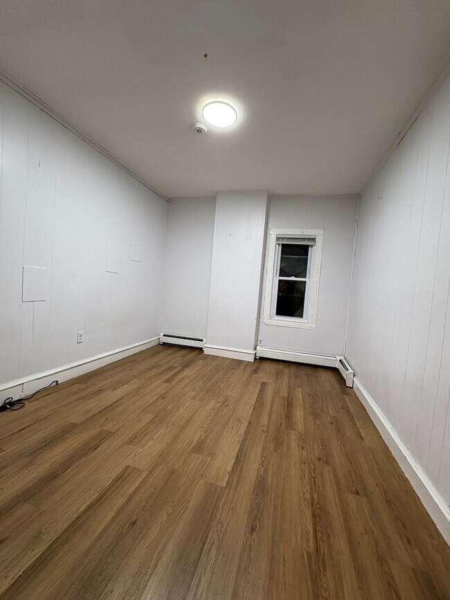 Building Photo - 58-60 Temple Street