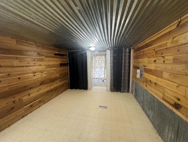 Building Photo - 301 Whitetail Ln