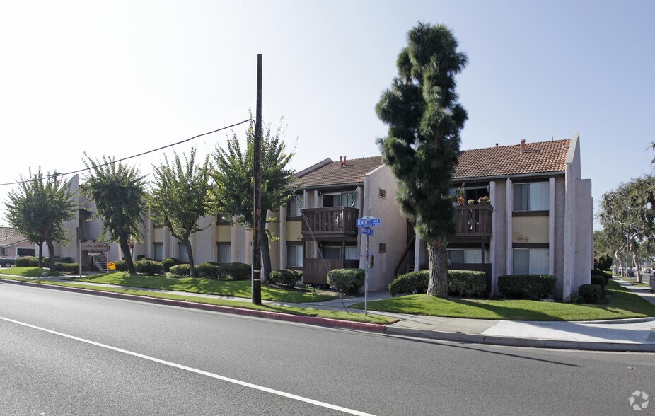 Casa Andini - 7531 Knott Ave