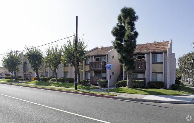 Casa Andini - 7531 Knott Ave