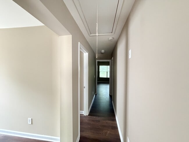 Building Photo - 3329 Fernview Dr