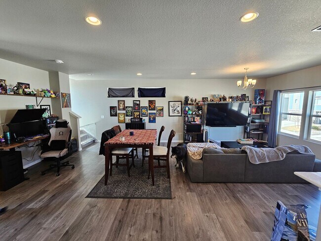 Building Photo - Spacious 3 Bed 3 bath house in 80916!