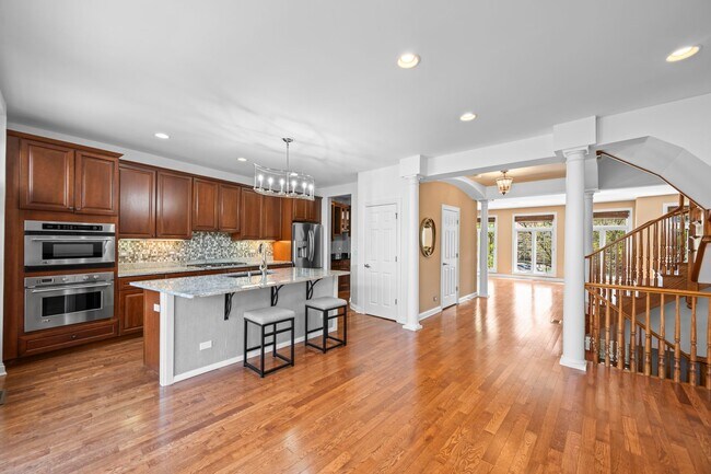 Building Photo - 1813 Admiral Ct