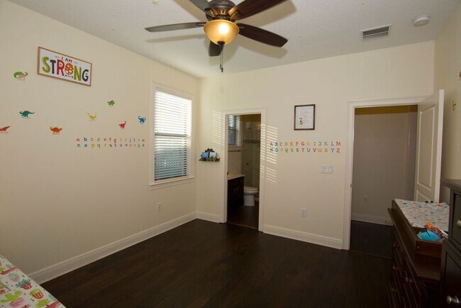 Building Photo - Beautiful 4 Bedroom/4 Bath in Belle Isle w...