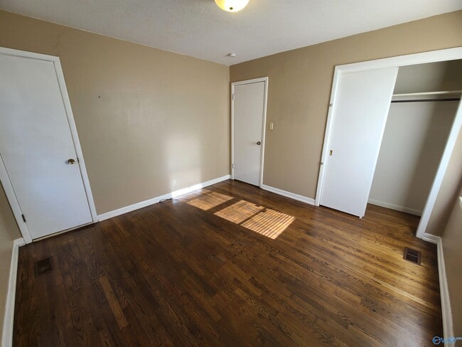 Building Photo - 3606 Northwest Crestmore Avenue