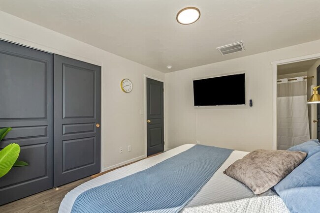 Building Photo - 103 N Voyage Ave