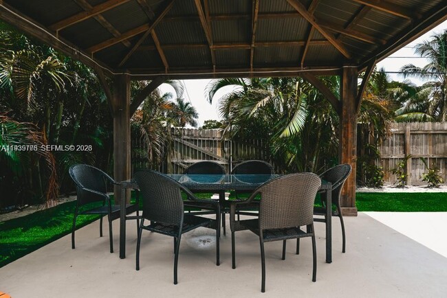 Building Photo - 2539 Thomas St