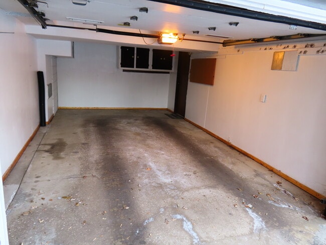 Building Photo - 5221 W Loomis Rd