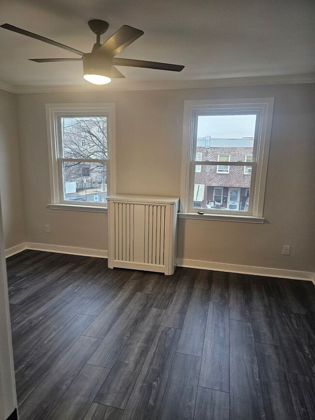 Building Photo - Stunning Remodel - Frankford
