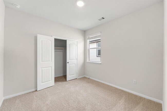 Building Photo - 225 Caddo Bnd