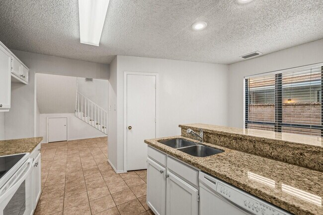 Building Photo - 534 N Fulton Ave