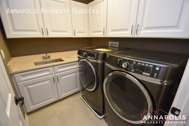 Building Photo - 402 St Martins Choice Ln