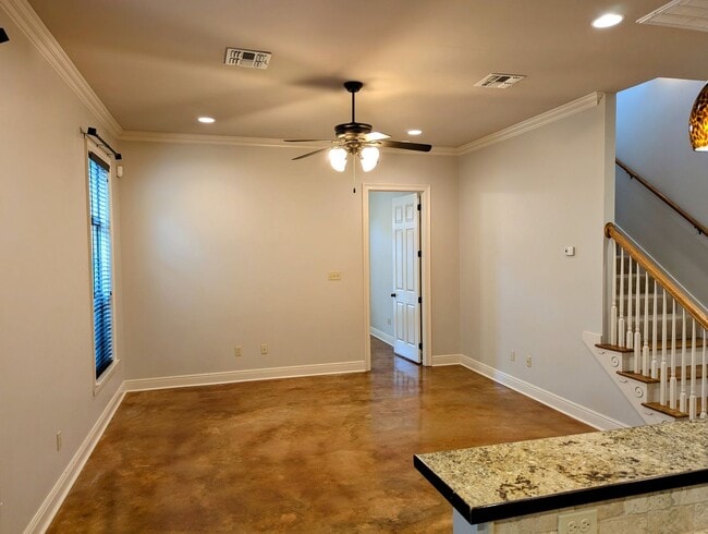 Building Photo - Luxury Awaits in Miramar!