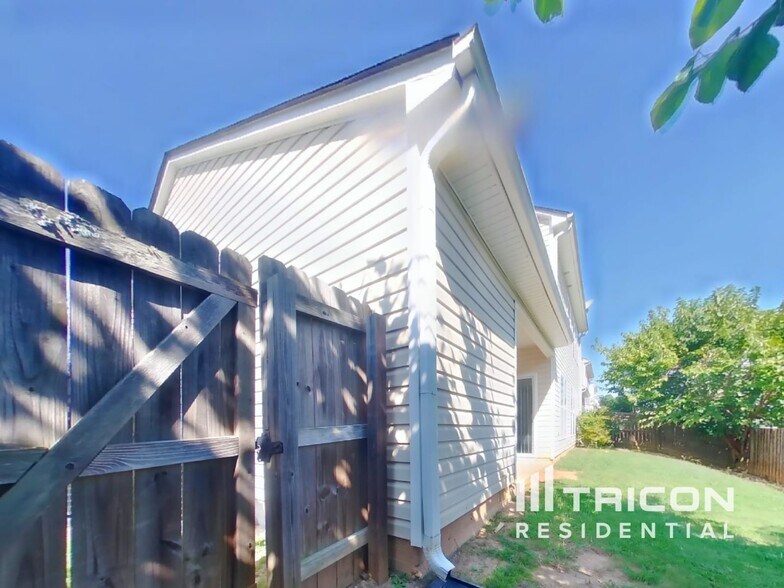 Building Photo - 100 Plumeria St
