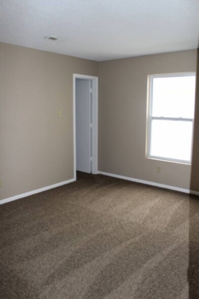 Building Photo - 2806 Brewster Ln