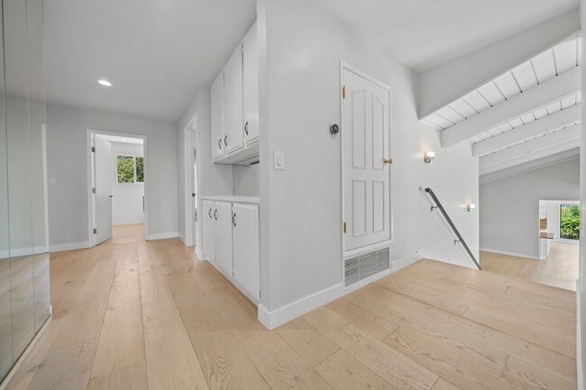 Building Photo - 16946 Encino Hills Dr