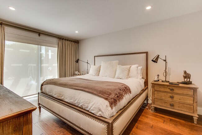 Building Photo - 2312 Las Casitas Dr