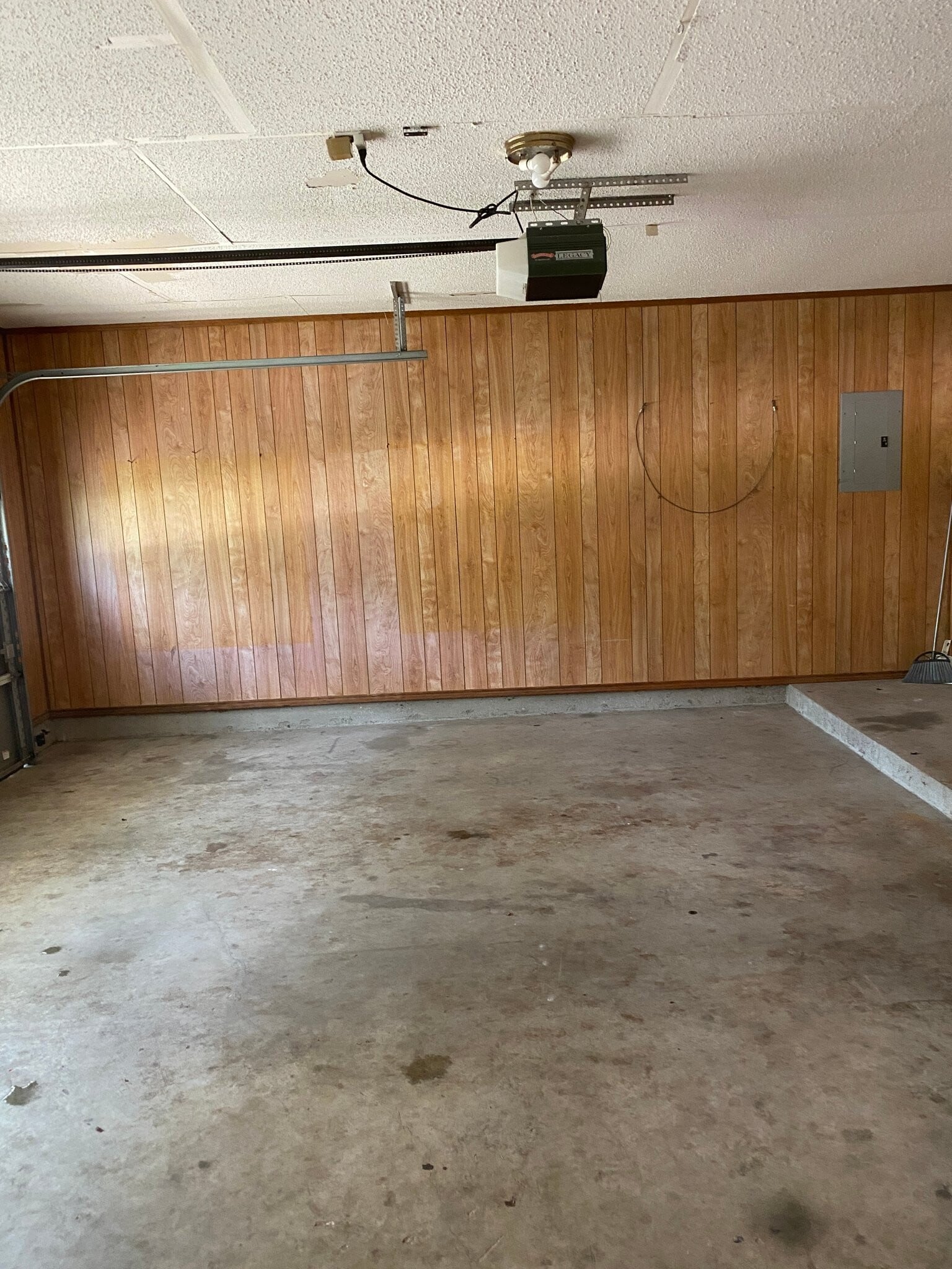 Building Photo - 5606 Cliffwood Dr