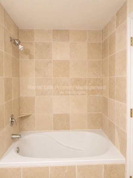 Building Photo - 13100 Bella Casa Cir