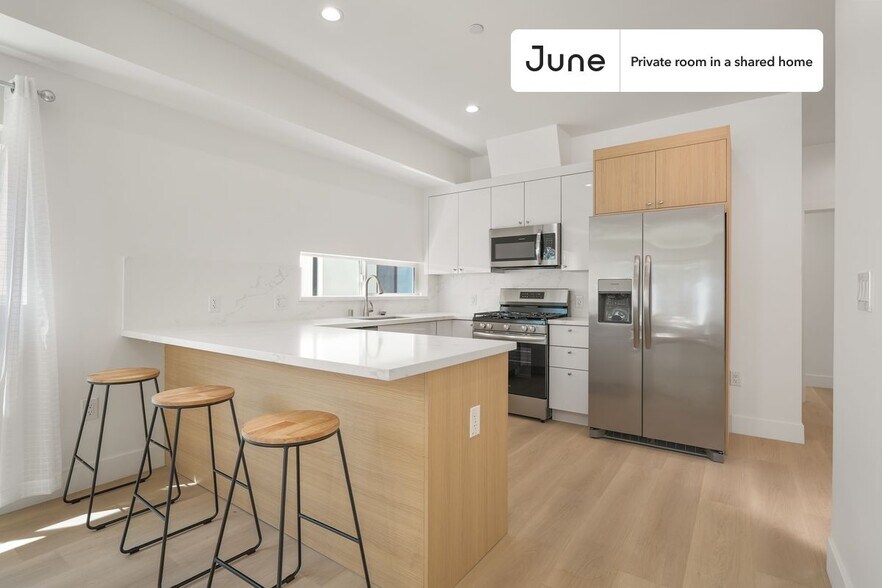 Building Photo - Private bedroom in 5 bed/4 bath Home