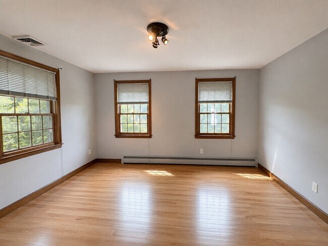 Building Photo - 61 Carlton Ln