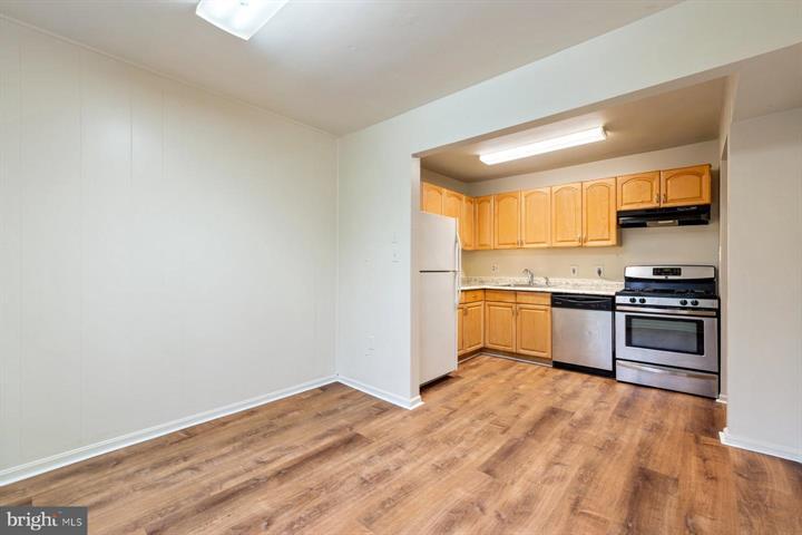 Building Photo - 876 College Pkwy