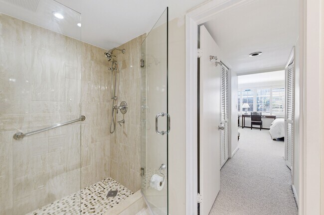 Building Photo - 170 N Ocean Blvd