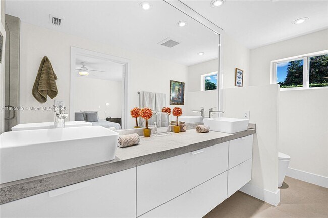 Building Photo - 397 Harbor Ct