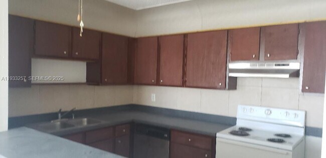 Building Photo - 14840 Naranja Lakes Blvd