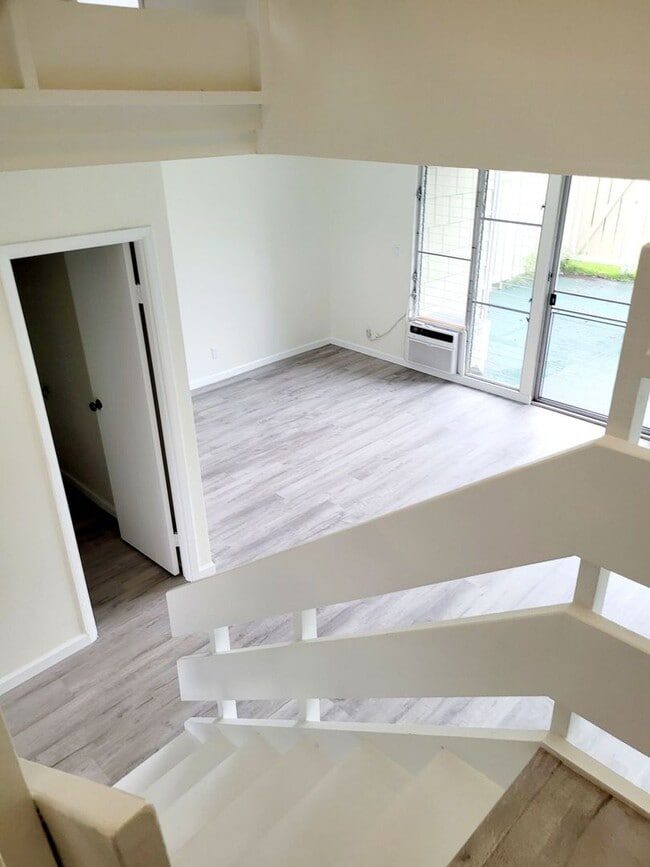 Building Photo - Available July 1, 2026 | A 3 Bedroom, 2.5 bath Townhouse with 2 parking stalls in Hokuala Hale