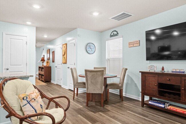Building Photo - 332 Bayou Loop