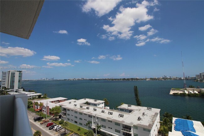 Building Photo - 7910 Harbor Island Dr
