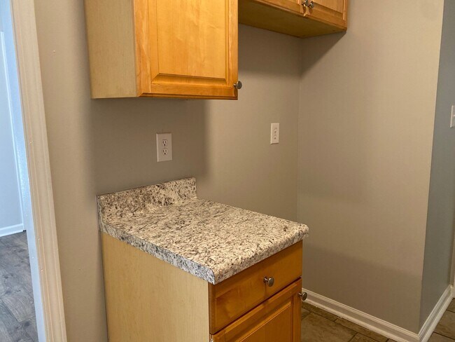 Building Photo - 189 Middle School Rd