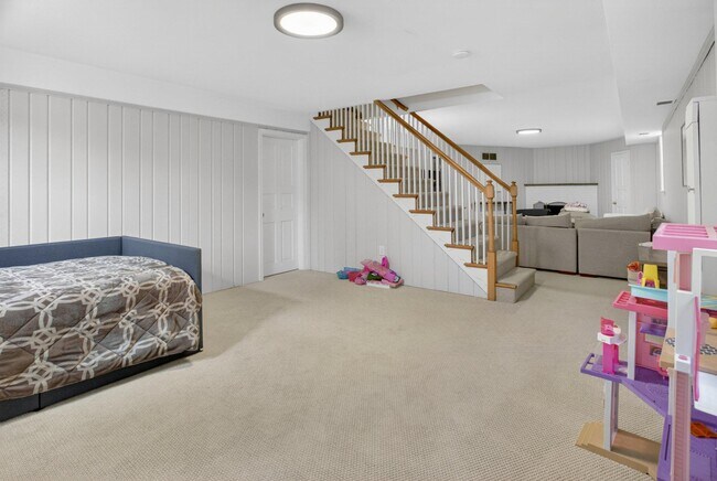 Building Photo - 5973 Searl Terrace