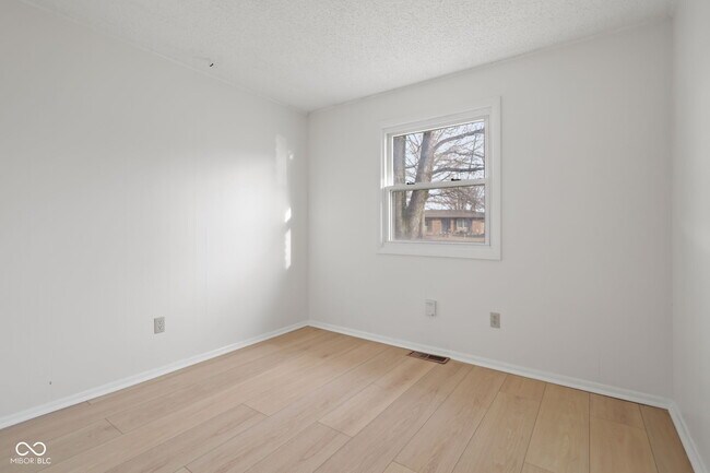 Building Photo - 8856 Moll Dr