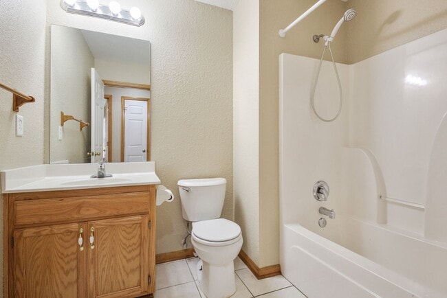 Building Photo - 3 Bedroom 2 Bath - Pleasant Hill