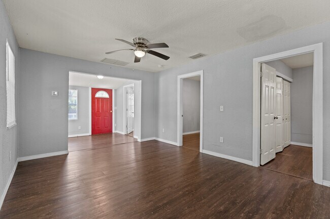 Building Photo - 901 Vine Ave