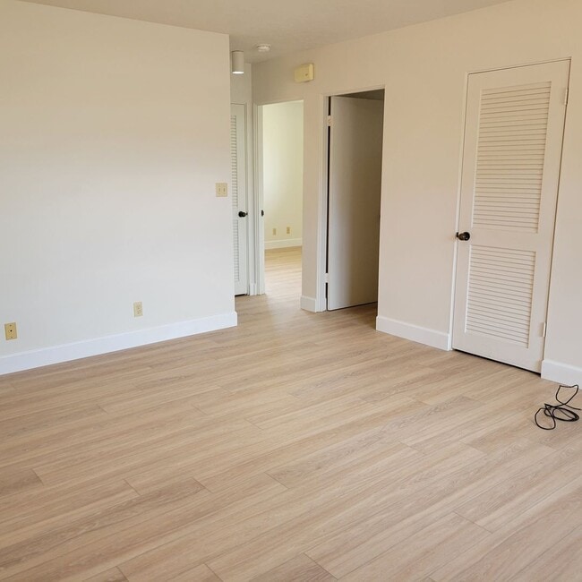 Building Photo - L756ach (REOM)