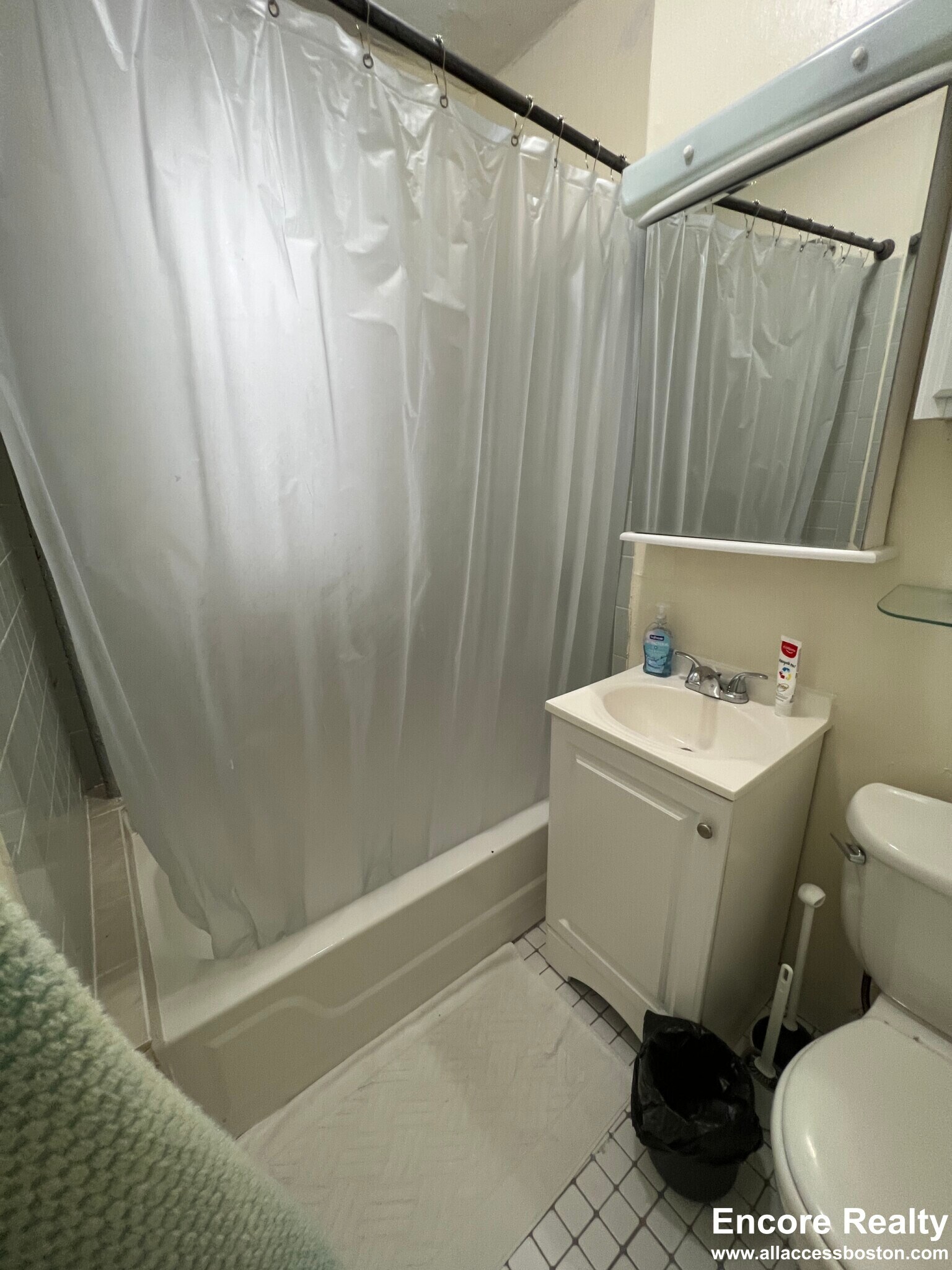 Building Photo - 386 Riverway